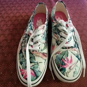 Vans floral print canvas shoe NWOT